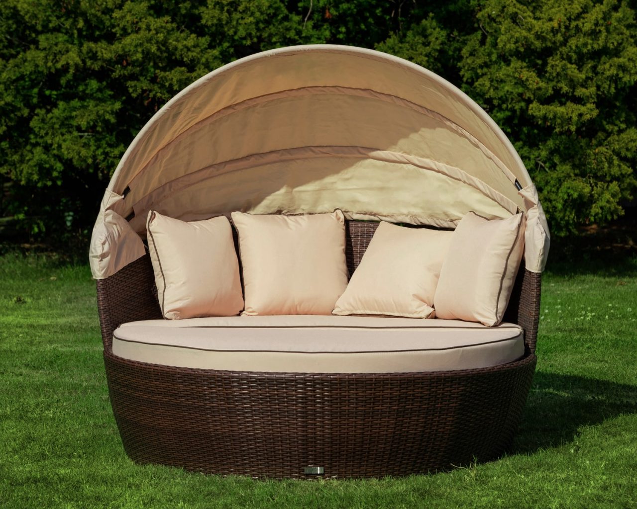 Rattan Garden Day Bed in Brown - Venice - Rattan Garden Furniture